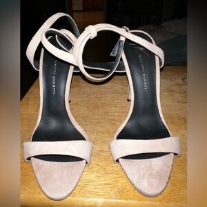 NUDE GIUSEPPE ZANOTTI HEELS W/CRYSTAL CUT OUT